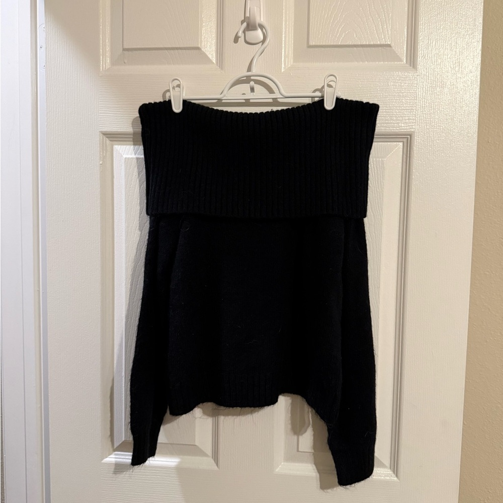 Abercrombie & Fitch Black Off-Shoulder Sweater